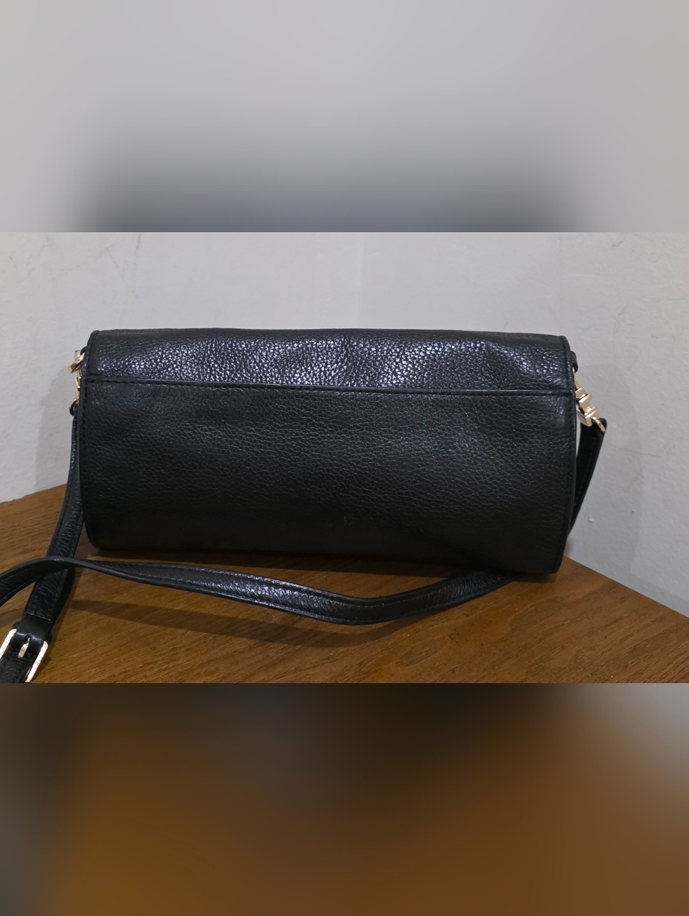 Like New!Tory Burch Black Pebbled Leather Crossbody Bag - Picture 7 of 11